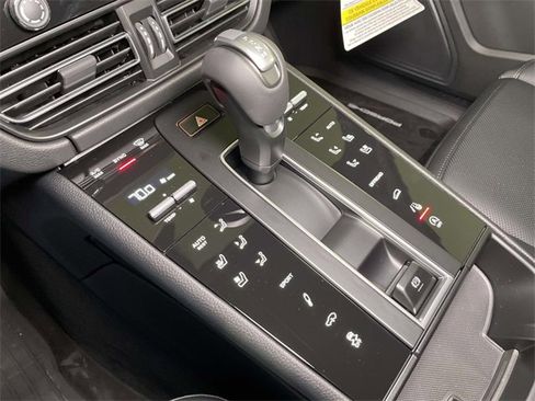 New 2026 Porsche Macan image 32