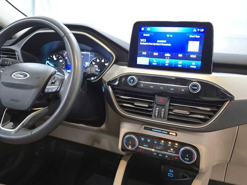 Used 2022 Ford Escape SE w/ Convenience Package FWD image 11