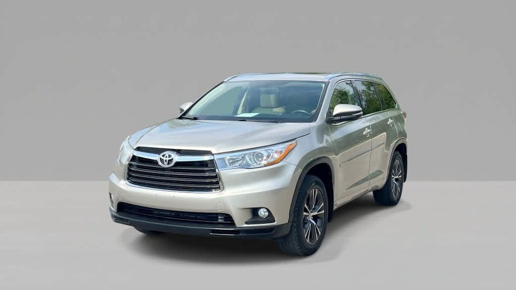 Used 2016 Toyota Highlander XLE w/ Protection Package #3 AWD/4WD image 4