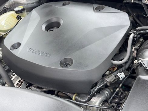 Used 2019 Volvo XC40 T5 R-Design image 59