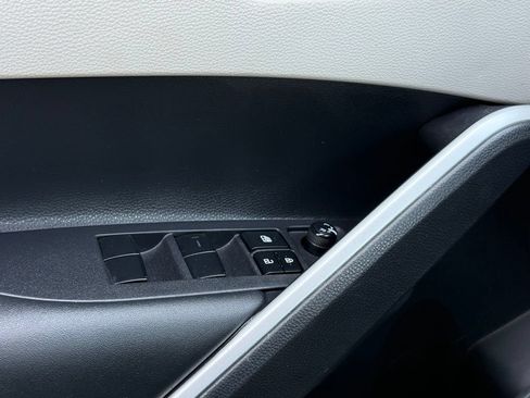 Used 2024 Toyota Corolla Cross L FWD image 20