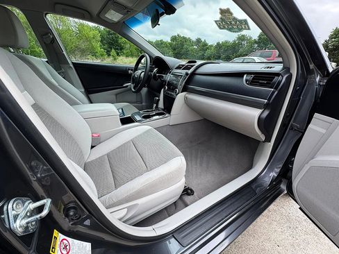 Used 2012 Toyota Camry LE image 17