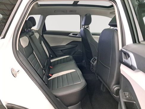 New 2025 Volkswagen Taos SEL image 16