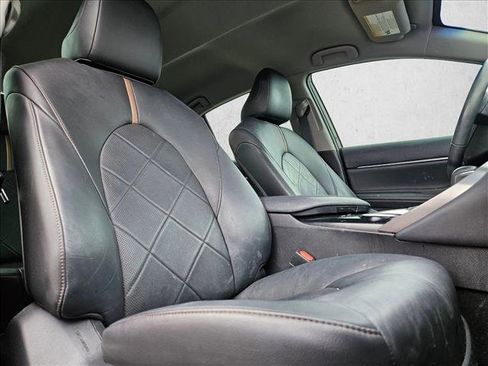 Used 2018 Toyota Camry XLE image 19