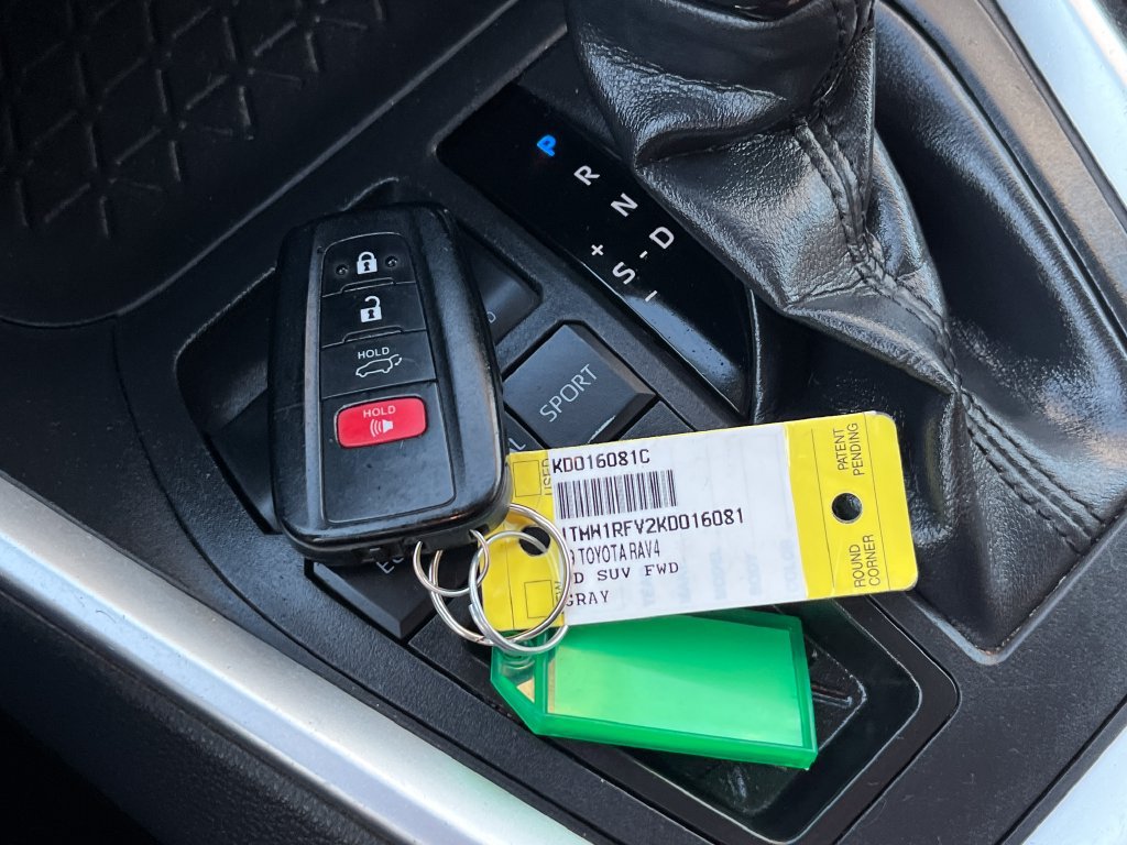 Used 2019 Toyota RAV4 XLE w/ Convenience Package FWD image 29