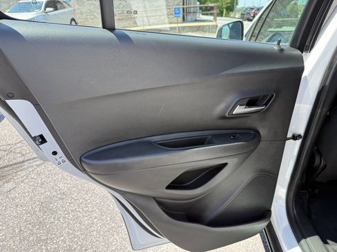 Used 2017 Chevrolet Trax LS FWD image 13