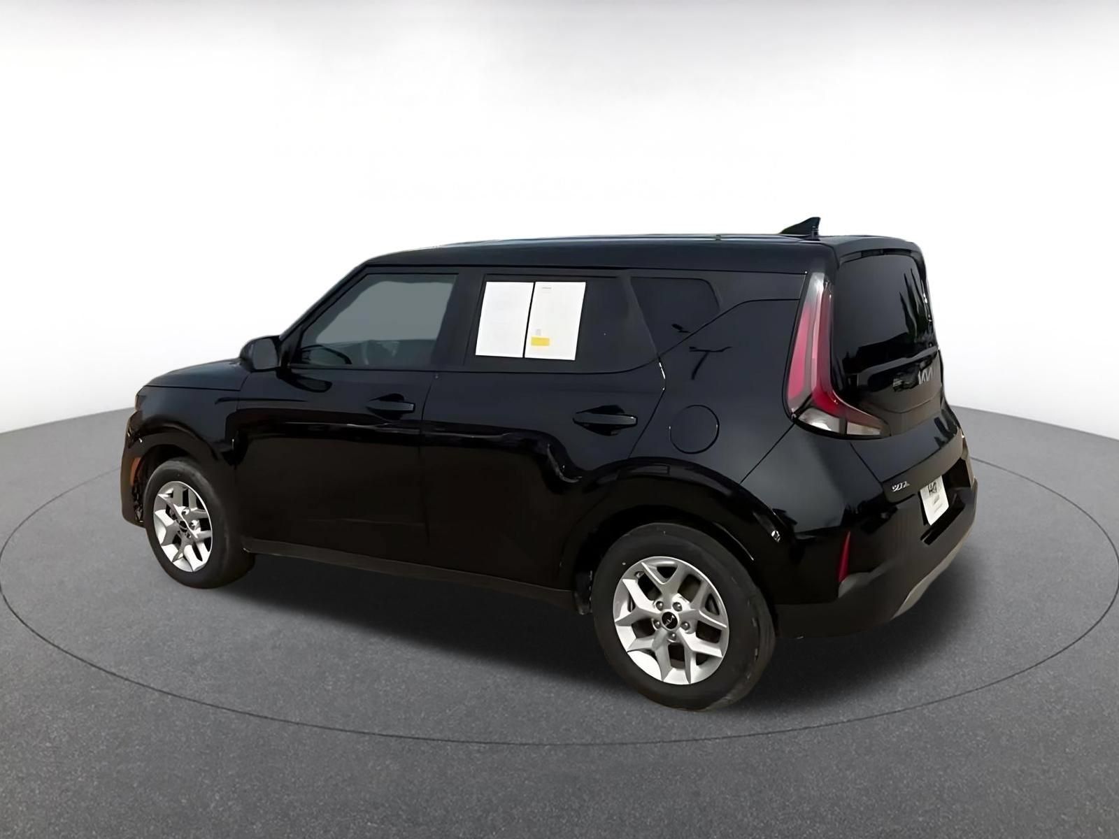 Used 2025 Kia Soul LX w/ LX Technology Package FWD image 8
