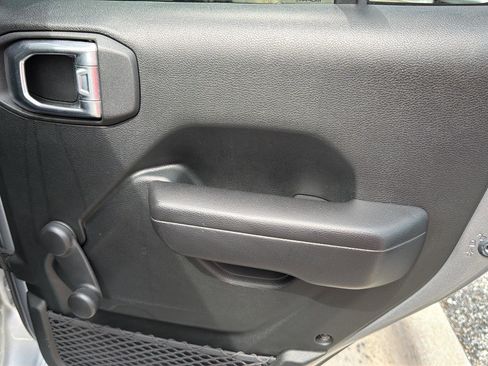 Used 2021 Jeep Gladiator Sport AWD/4WD image 24