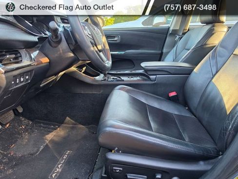 Used 2013 Toyota Avalon Limited w/ Technology Pkg image 9