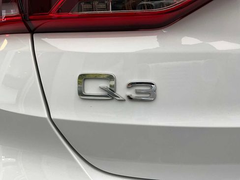 Used 2024 Audi Q3 2.0T Premium w/ Convenience Package AWD/4WD image 19