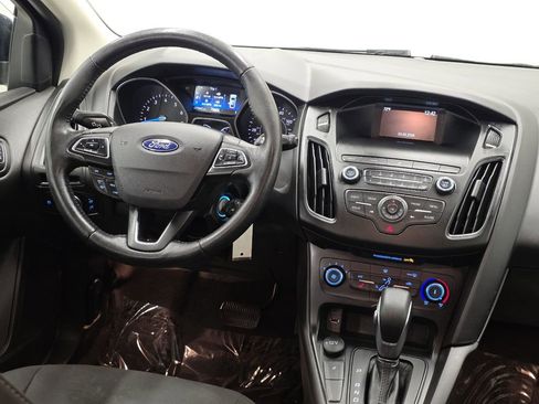 Used 2018 Ford Focus SE w/ Cold Weather Package image 5