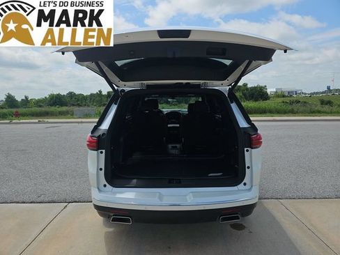 Used 2024 Chevrolet Traverse High Country FWD image 25