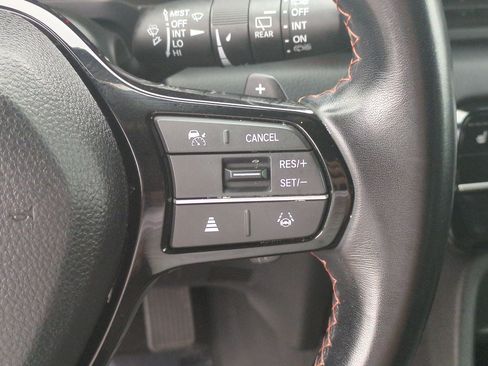 Used 2025 Honda Pilot Sport image 20
