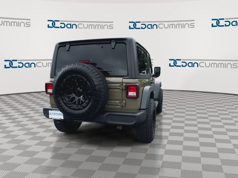 Used 2025 Jeep Wrangler Sport AWD/4WD image 7