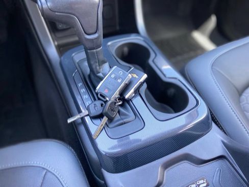 Used 2019 Chevrolet Colorado Z71 AWD/4WD image 30