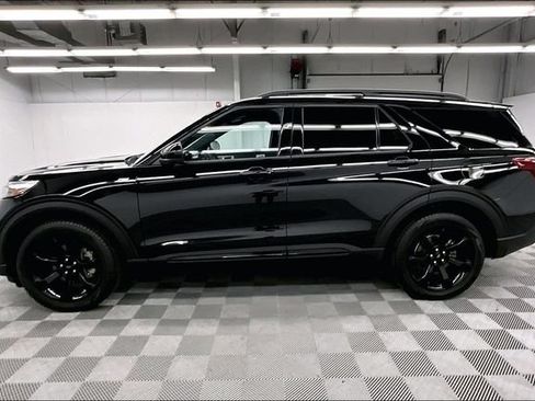 Used 2023 Ford Explorer ST-Line w/ Class IV Trailer Tow Package AWD/4WD image 14