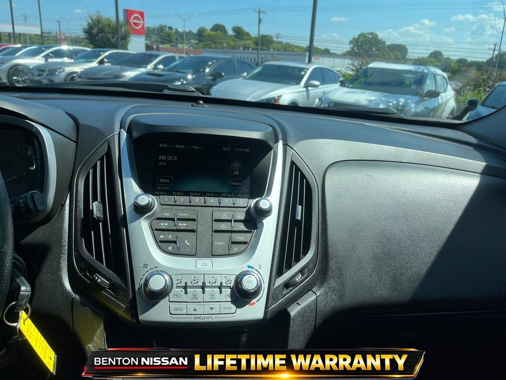 Used 2017 Chevrolet Equinox LT FWD image 16