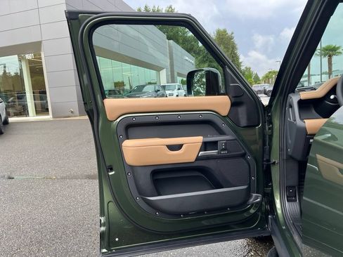 New 2026 Land Rover Defender 110 X-Dynamic SE AWD/4WD image 10