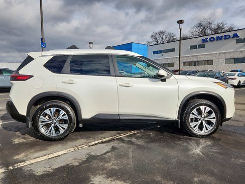 Used 2022 Nissan Rogue SV w/ SV Premium Package image 7