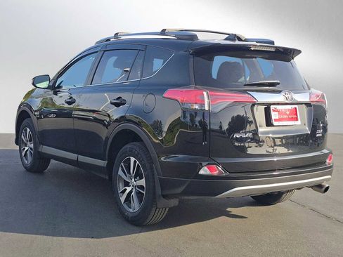 Used 2018 Toyota RAV4 XLE image 5