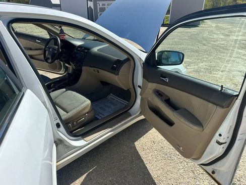 Used 2004 Honda Accord EX image 11