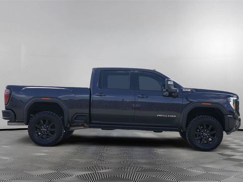 Used 2024 GMC Sierra 2500 AT4 w/ AT4 Premium Plus Package AWD/4WD image 4