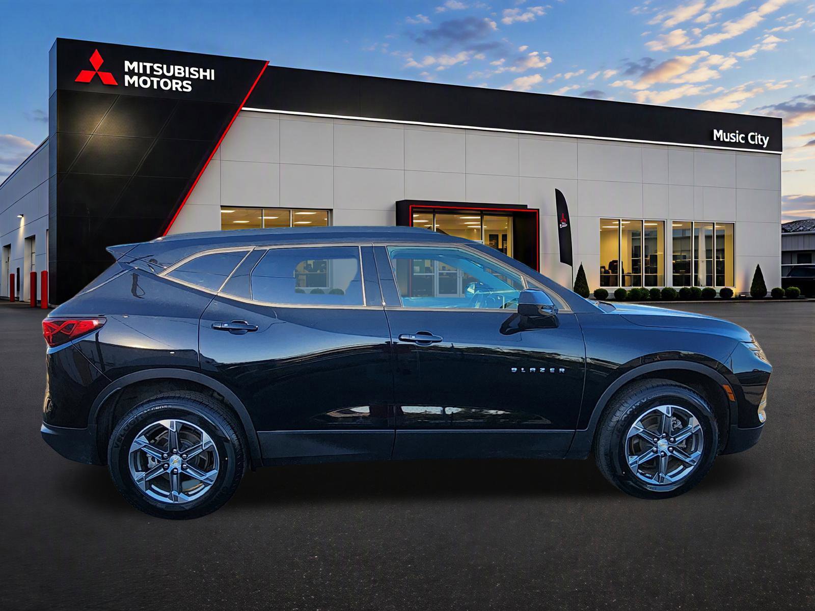 Used 2024 Chevrolet Blazer LT w/ Convenience Package FWD image 3