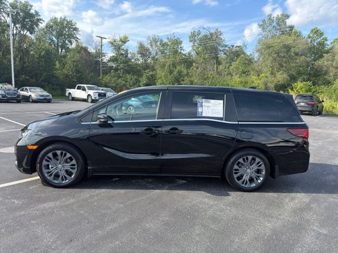 Used 2025 Honda Odyssey Touring image 3
