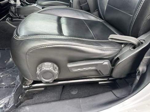 Used 2020 Jeep Wrangler Unlimited Sahara image 12