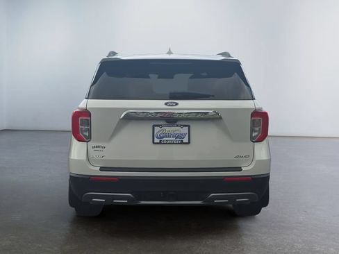Used 2024 Ford Explorer XLT w/ Equipment Group 202A AWD/4WD image 4
