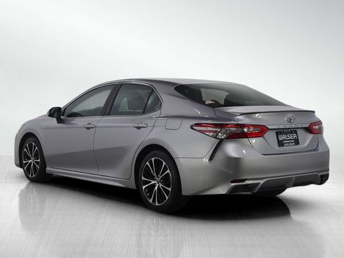 Used 2018 Toyota Camry SE image 3