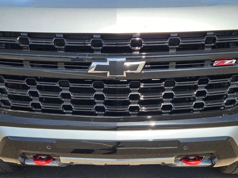 Certified 2024 Chevrolet Suburban Z71 AWD/4WD image 9