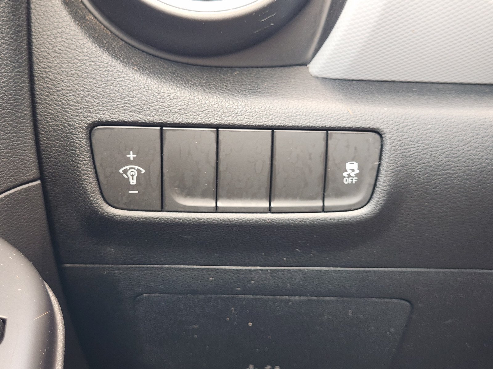 Used 2018 Hyundai Kona SE FWD image 23