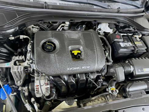 Used 2017 Hyundai Elantra Limited w/ Limited Tech Package 04 image 33