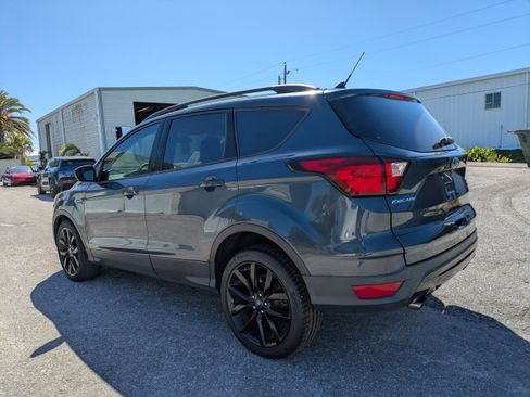 Used 2019 Ford Escape SE image 6