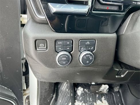 Used 2024 GMC Sierra 1500 SLE image 18