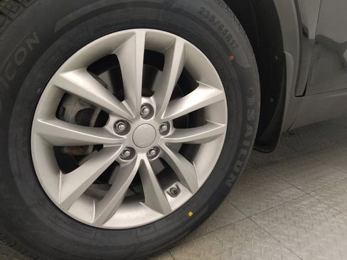 Used 2018 Kia Sorento FWD image 31