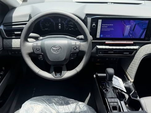 Used 2026 Toyota Camry XLE FWD image 10
