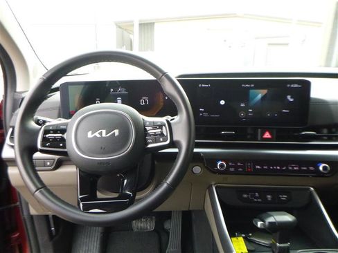 Used 2025 Kia Carnival image 13