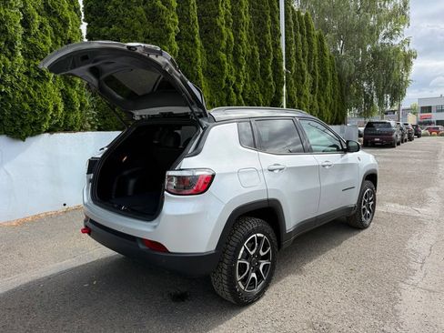 Used 2025 Jeep Compass Trailhawk AWD/4WD image 10