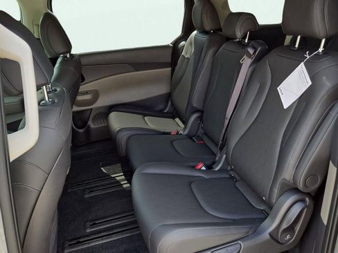 New 2026 Kia Carnival EX image 19