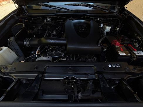 Used 2019 Toyota Tacoma TRD Sport AWD/4WD image 9