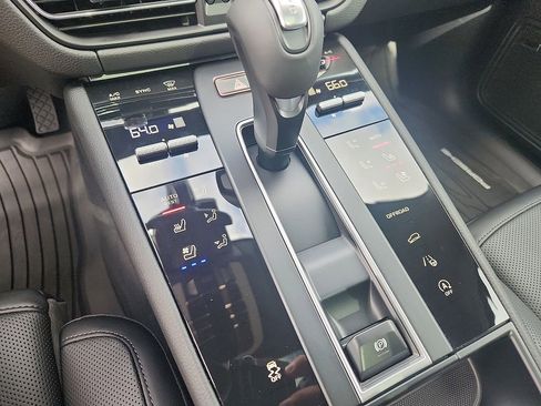 New 2026 Porsche Macan image 14