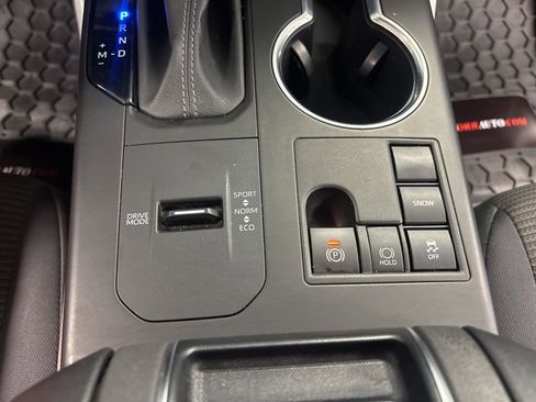 Used 2024 Toyota Highlander LE FWD image 21