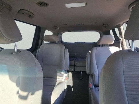 Used 2015 Kia Sedona LX image 10