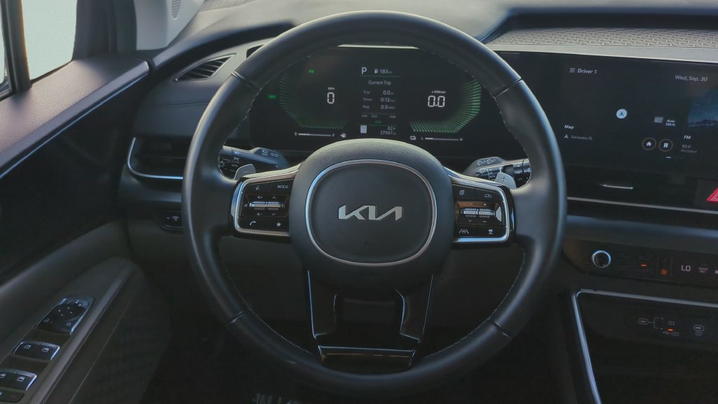 Used 2026 Kia Carnival LXS FWD image 12