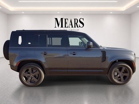 Used 2024 Land Rover Defender 110 X-Dynamic SE AWD/4WD image 6