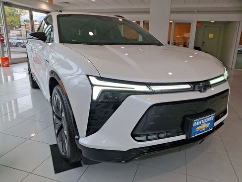 Used 2025 Chevrolet Blazer EV RS image 3