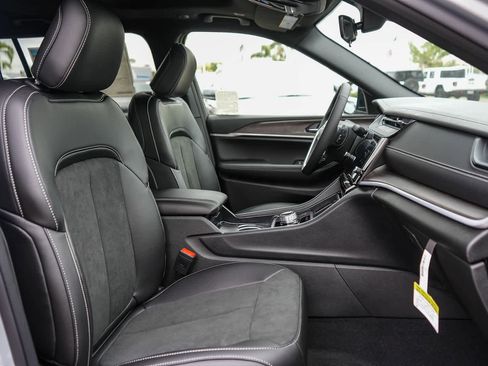 New 2026 Jeep Grand Cherokee L 4WD image 16