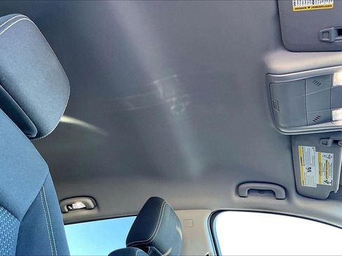 Used 2023 GMC Terrain SLE w/ Driver Convenience Package image 23